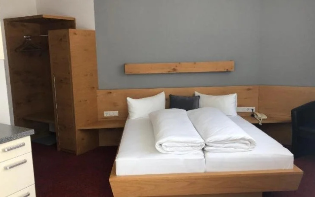 Collina Hotel  More