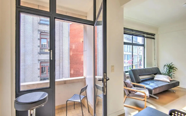 Family Retreat With Balcony in Meir