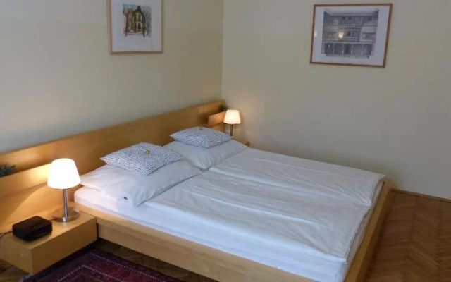 Stadtnest Bed  Breakfast