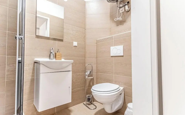 Stunning 12BR Floor For 24 People