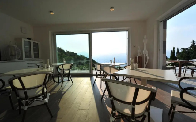 Zeno Suites