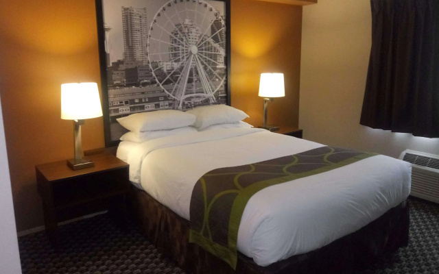 Super 8 Lynnwood