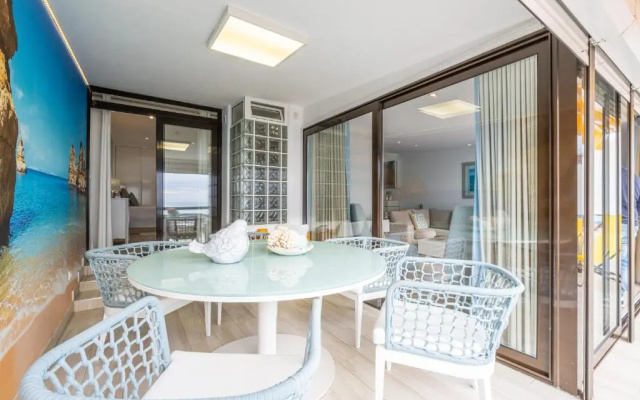 Luxurious Seaview Apartment with pool 5min Beach