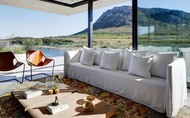 Restio River House