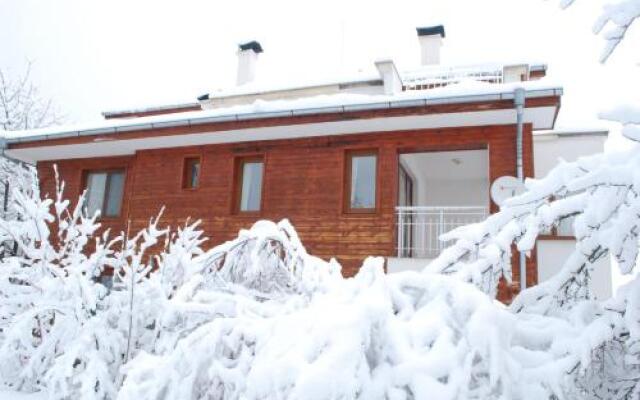 Отель Mountain View Guest House Боровец вид на фасад