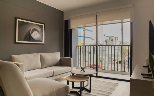 w Engaging 1BR w/ Perfect Balcony in Miraflores