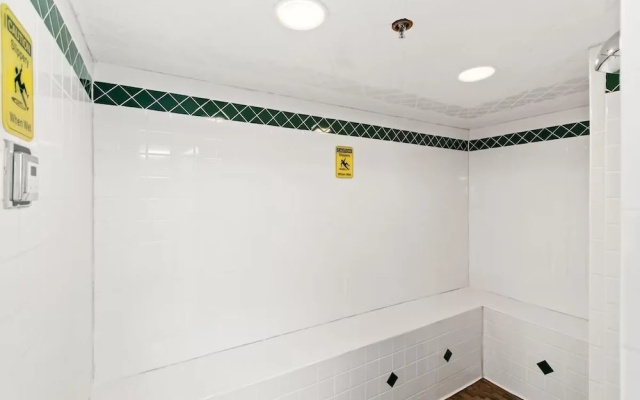 Emerald Towers 503