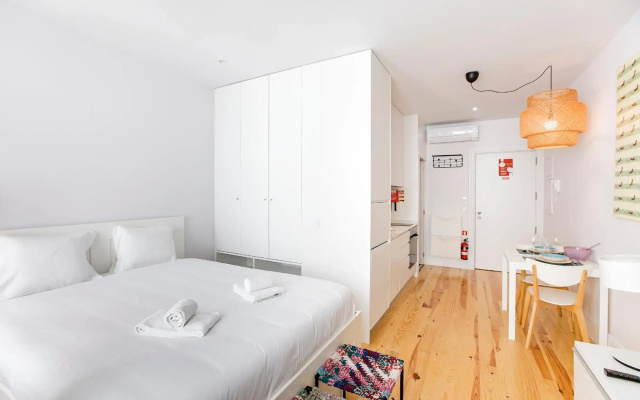 Flux Art Studio w/ AC & Balcony by LovelyStay