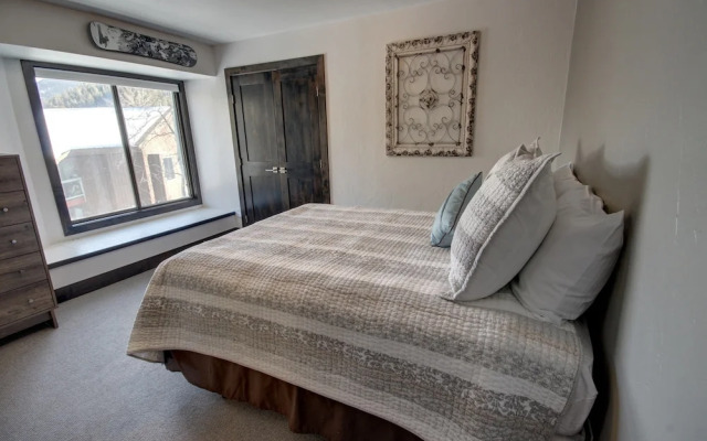 Wild Irishman 1064b by Summitcove Vacation Lodging