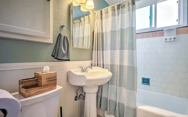 1 Mi to Dtwn Burbank: Mod Gem w/ Private Yard