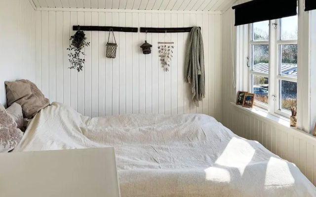 Sunny Holiday Home in Ebeltoft near Sea