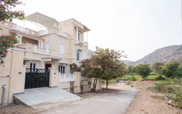 OYO 10949 Home Mount View 3BHK Villa Goverdhan Vilas