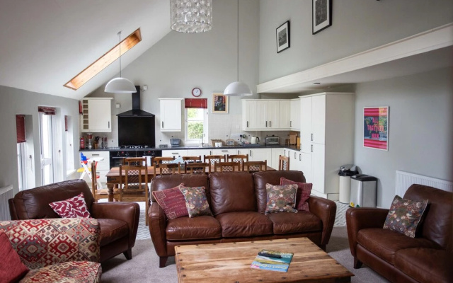 Coach House - 5 Bedroom - Llanfyrnach