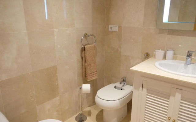 luxury modern apartment with terrace, pool and garage!