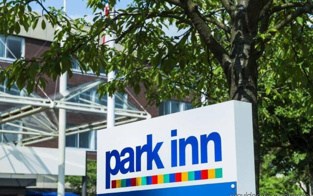 Отель Park Inn by Radisson London Heathrow вид на фасад