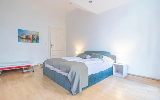 Modern 2BR Apt Longstay Sleeps 5