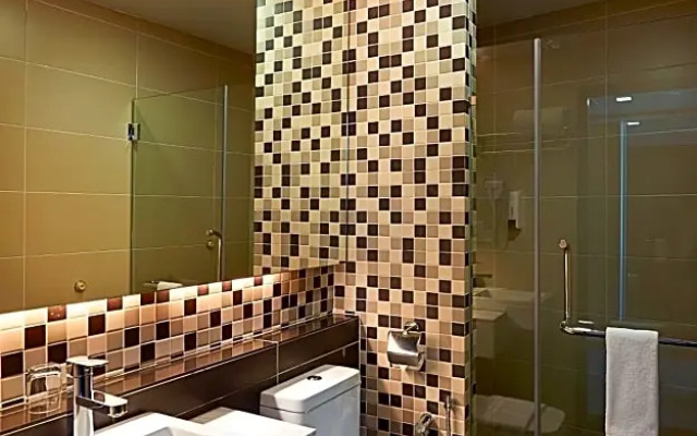 Double Studio (full double bed) · Hotel Transit Kuala Lumpur — photo 8