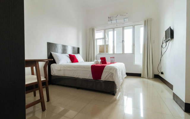 RedDoorz Plus @ Banawe Quezon City Weekly Stay