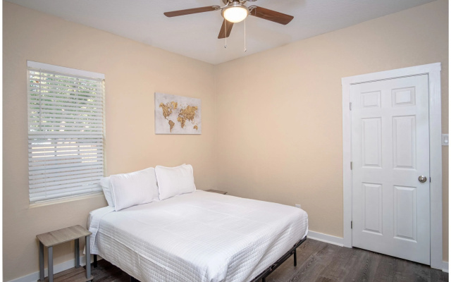 3BR 2BA Remodeled House Near Downtown