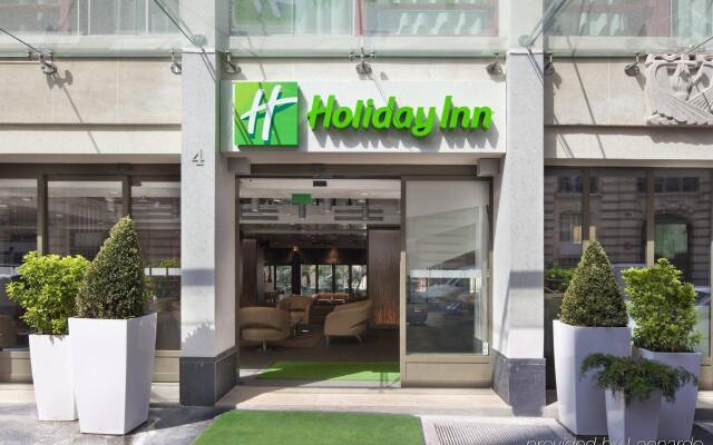 Отель Holiday Inn Paris Notre Dame вид на фасад