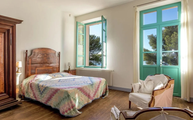 Beautiful Villa in Rayol-Canadel-sur-Mer near Sea