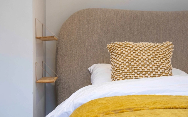 Central Leeds Apartment by Station - Sleeps 7