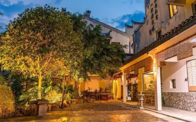 Shifangyuan Holiday Homestay (Taohuajiang Branch, Reed Flute Cave Scenic Area, Guilin)