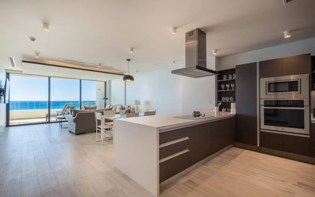 Oceanfront Vibes Iconic Beachside Getaway