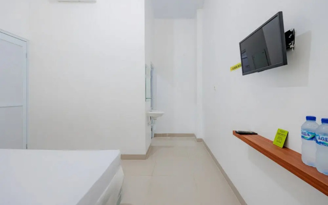 Urbanview Hotel near Exit Tol BSD