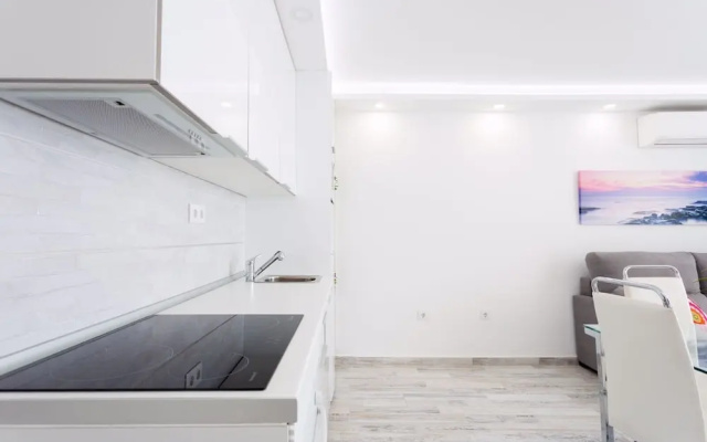 1107 Bright Modern Apartment with Spectacular Sea Views