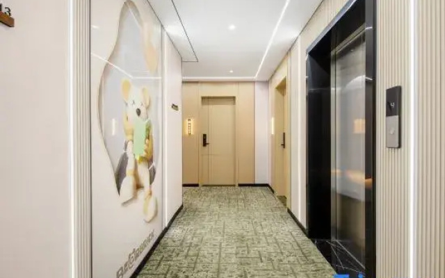 Yunqi Mercure (Guangzhou Zengcheng Zhongxin Subway Station)
