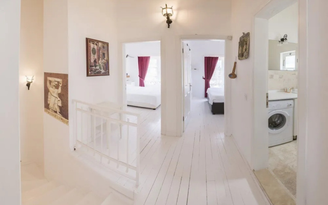Alaroof Hotel ( +15 )