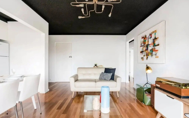 Renovated Retro Apartment Near Harbour Front Walks