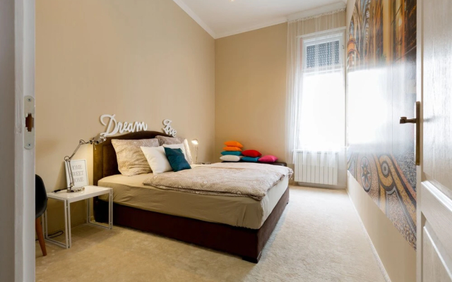 Luxurious 2 bedrooms apartment downtown