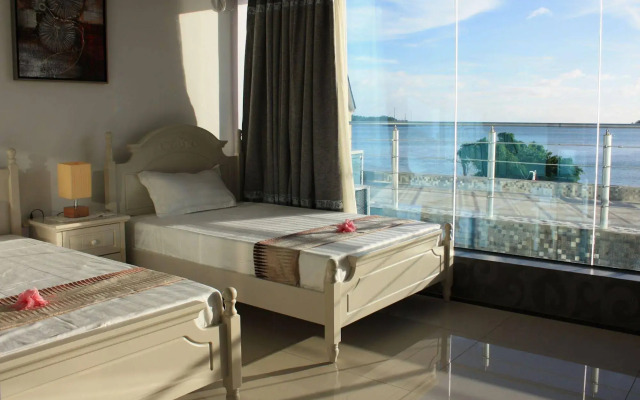 Crystal Palace Hotel