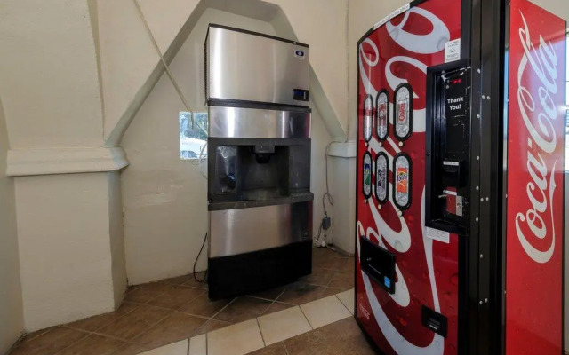 Red Roof Inn Arlington - Entertainment District