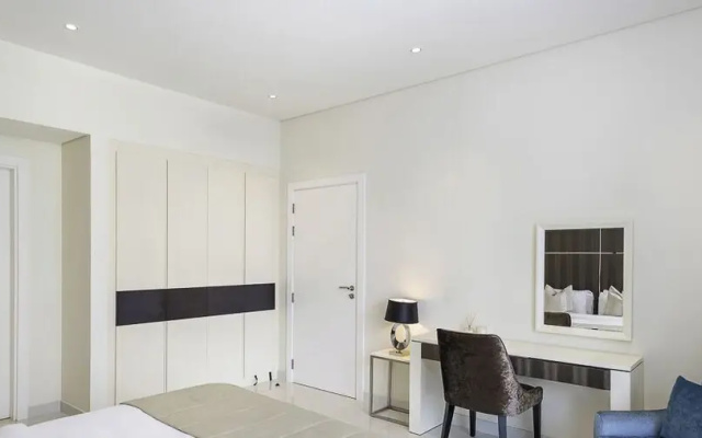 LUX The Bays Edge Canal View Suite