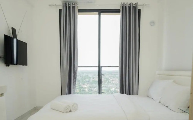 Elegant and Homey Studio at Sky House BSD Apartment