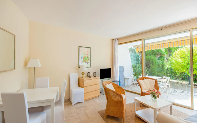 Scenic apartment in Cannes with private terrace