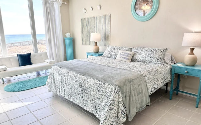 Sunshine Daydream 3 Bedroom Condo by RedAwning