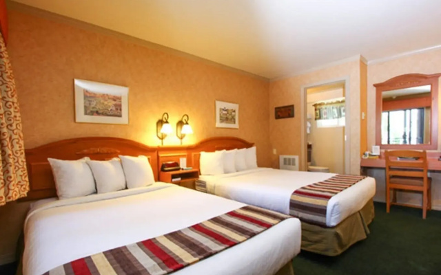 Pepper Tree Inn