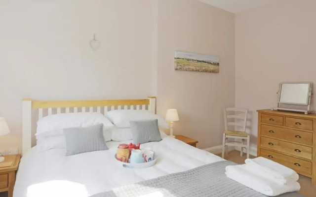Delightful holiday home in Southwold with Garden