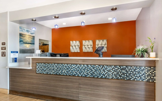 Best Western Club House Inn & Suites