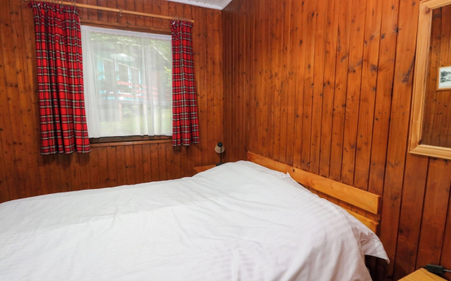 Lodge 2 - "rowan"