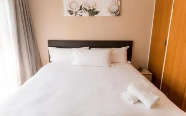 Cosy Menlyn Maine Appartment @ 201 J