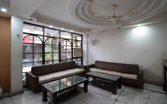 OYO 43687 Golden Deluxe Hotel