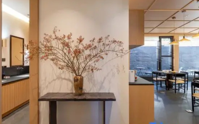 Hongri Mountain Residence Hotel