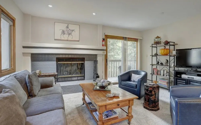 Newly Remodeled Spacious 1 Bedroom 1 Condo by RedAwning