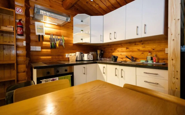 Rural 3 Bed Log Cabin Getaway