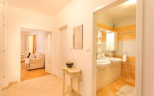 Three Wells Apartment